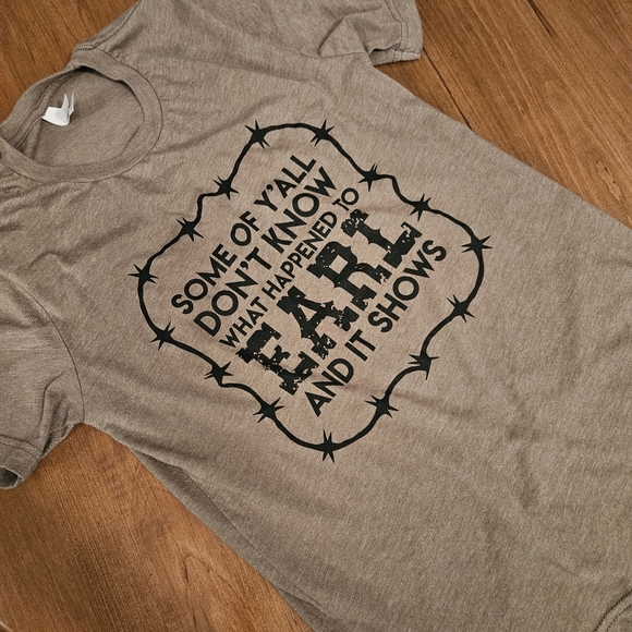 Soft graphic tee size sma - Picture 2 of 4